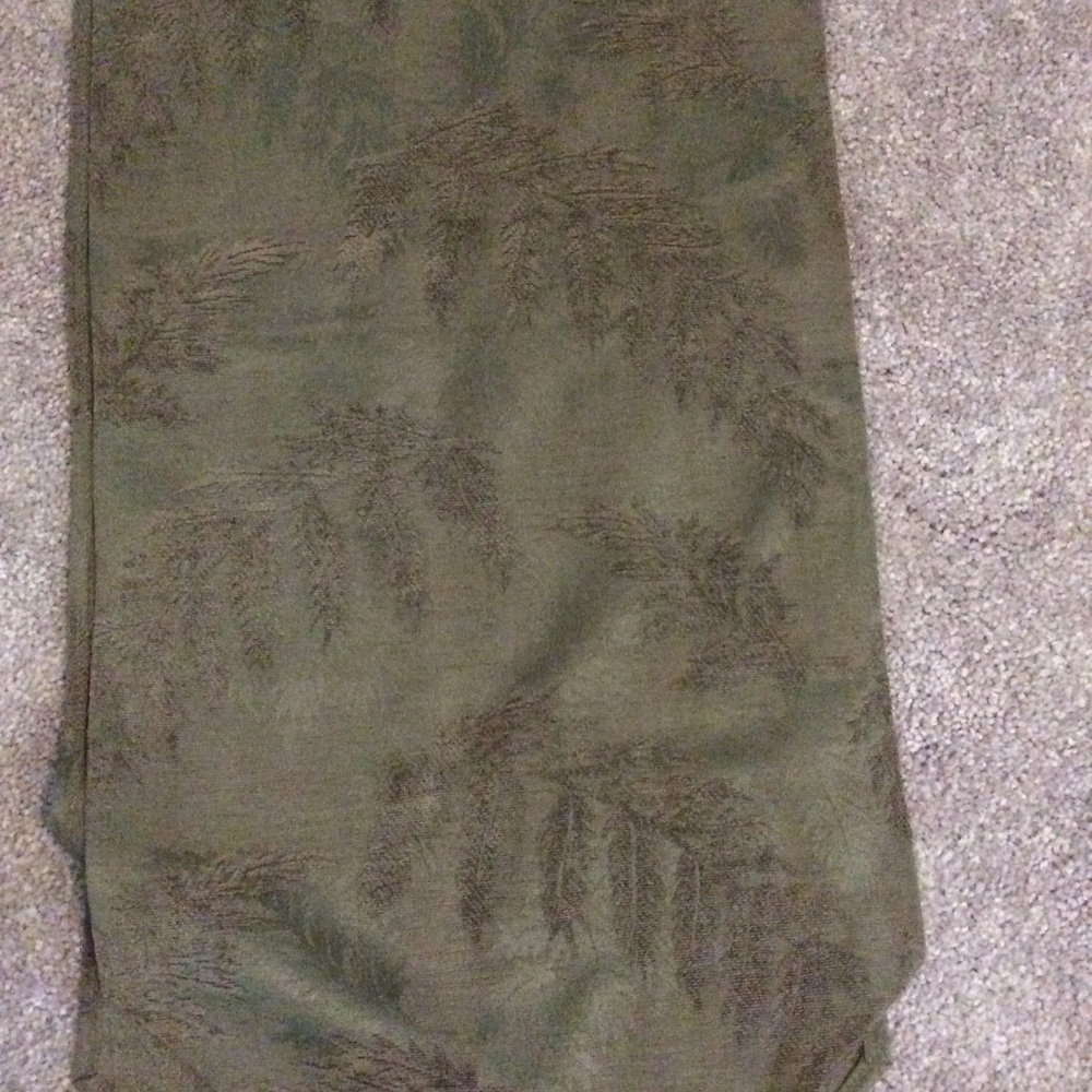 Table Runner - Picture 2 of 2